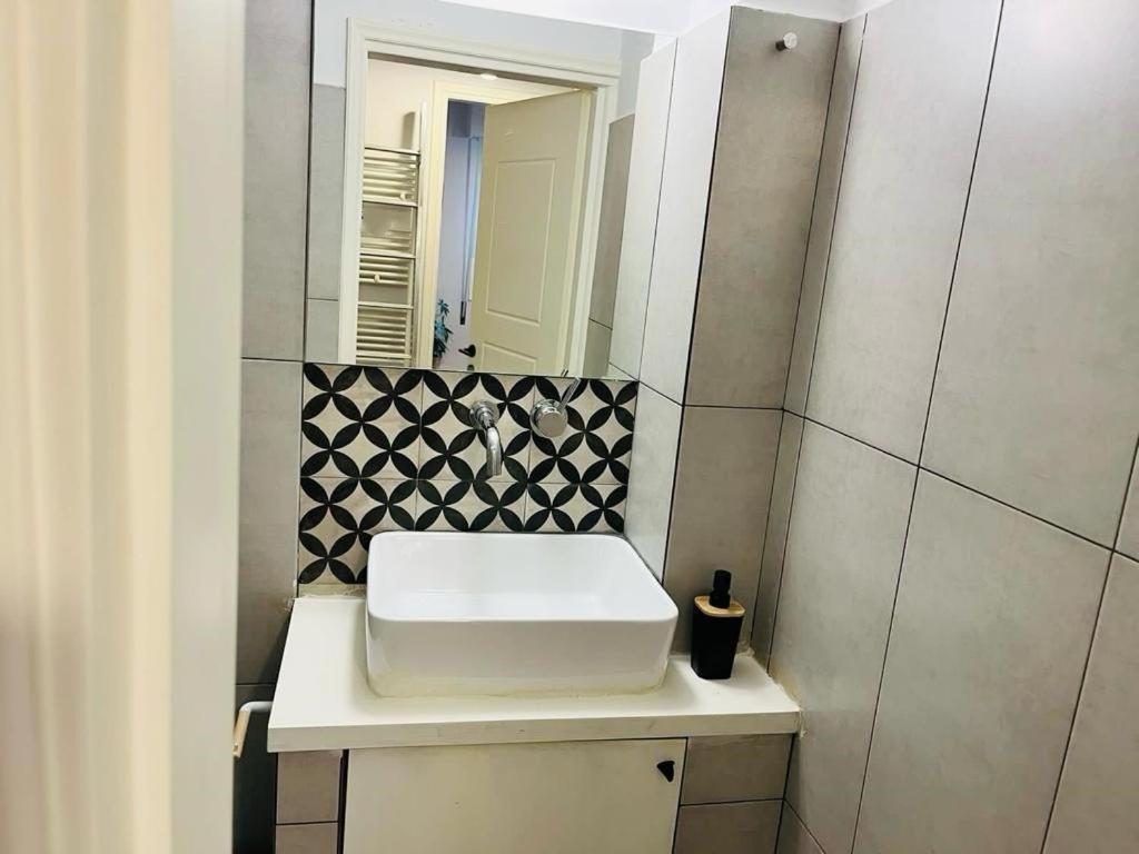 Exarcheia Urban דירה אתונה